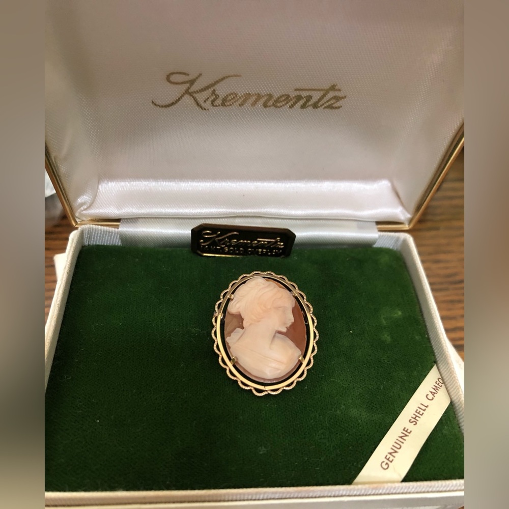 Vintage KREMENTZ Gold Filled Shell Cameo Pin Brooch in Box
